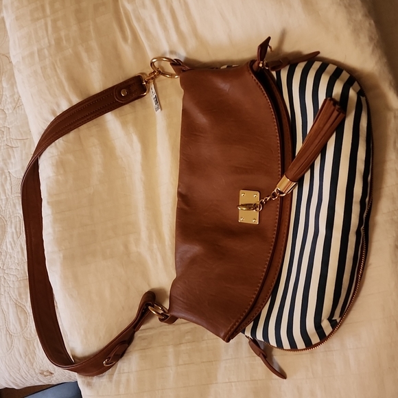 Purse - Picture 1 of 7